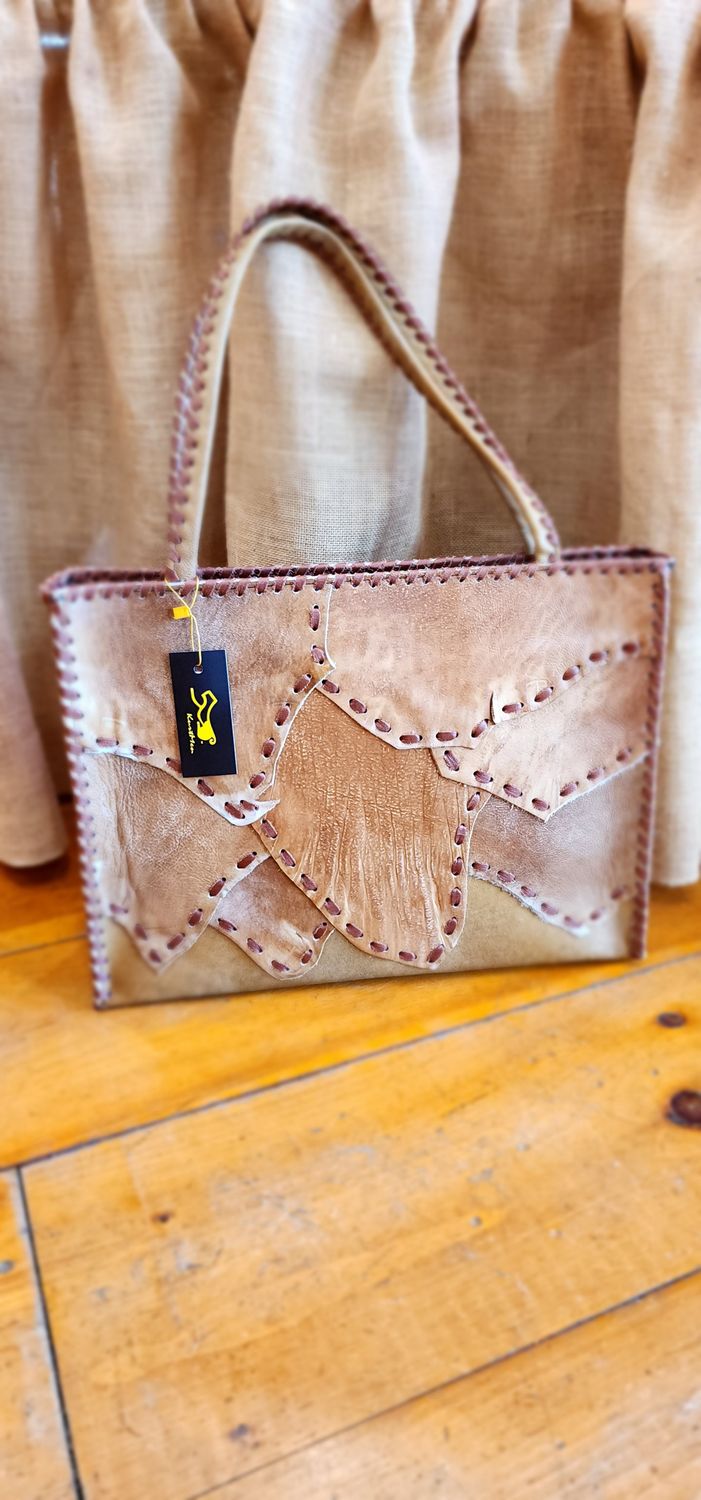 KurtMen 2407-Gazelle Horizontal Wedge Tote Buffalo Bill Front