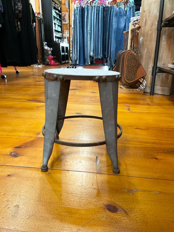 Peacock Park BF2006 Rustic Metal Stool 