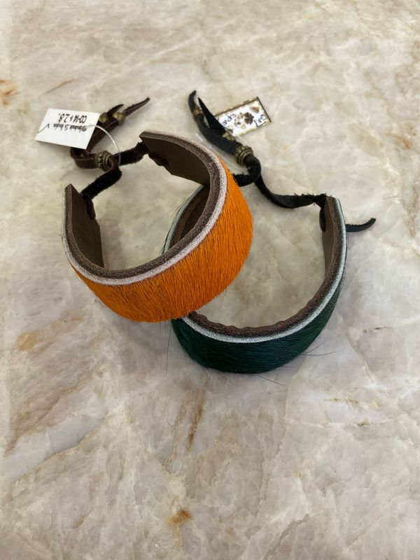 SL CO-14 Asst Color Hide Cuffs Medium Cinch 