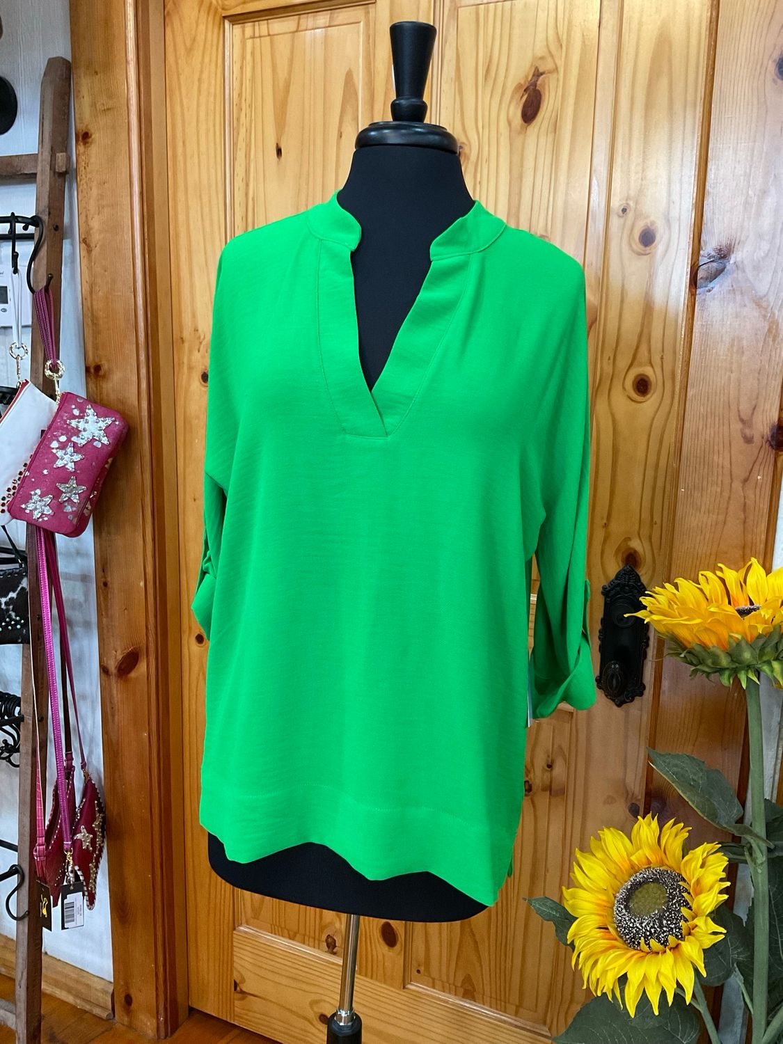 Multiples M15106TM Dolman Slv Y-Neck Band-Green