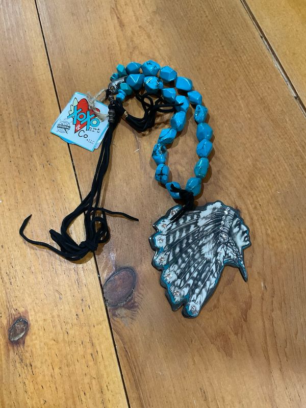 XOXO 1-690 Turquoise and Leather Native American Necklace
