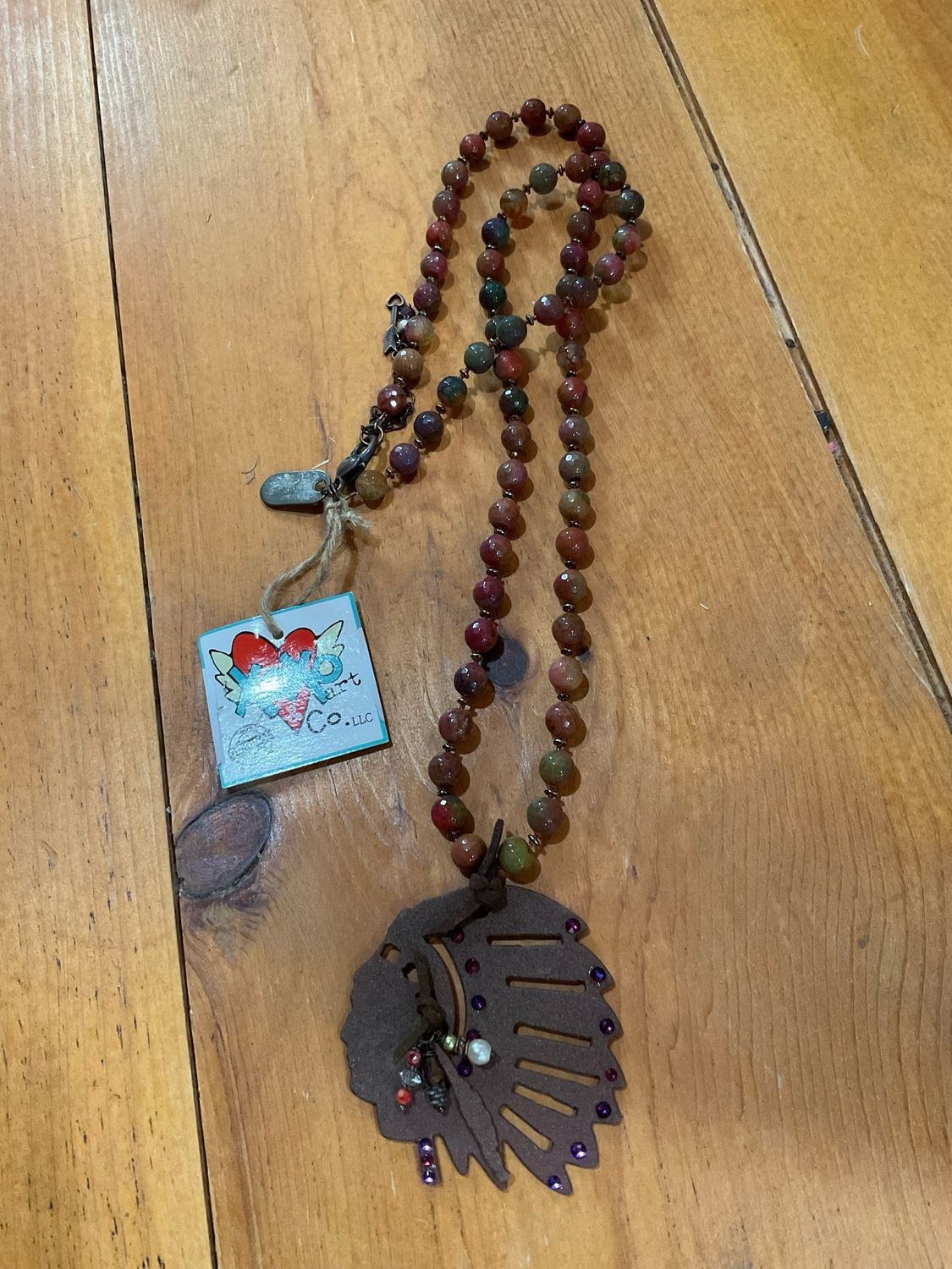 XOXO 1-685 Cantal Agate Large Indian Cutout Necklace