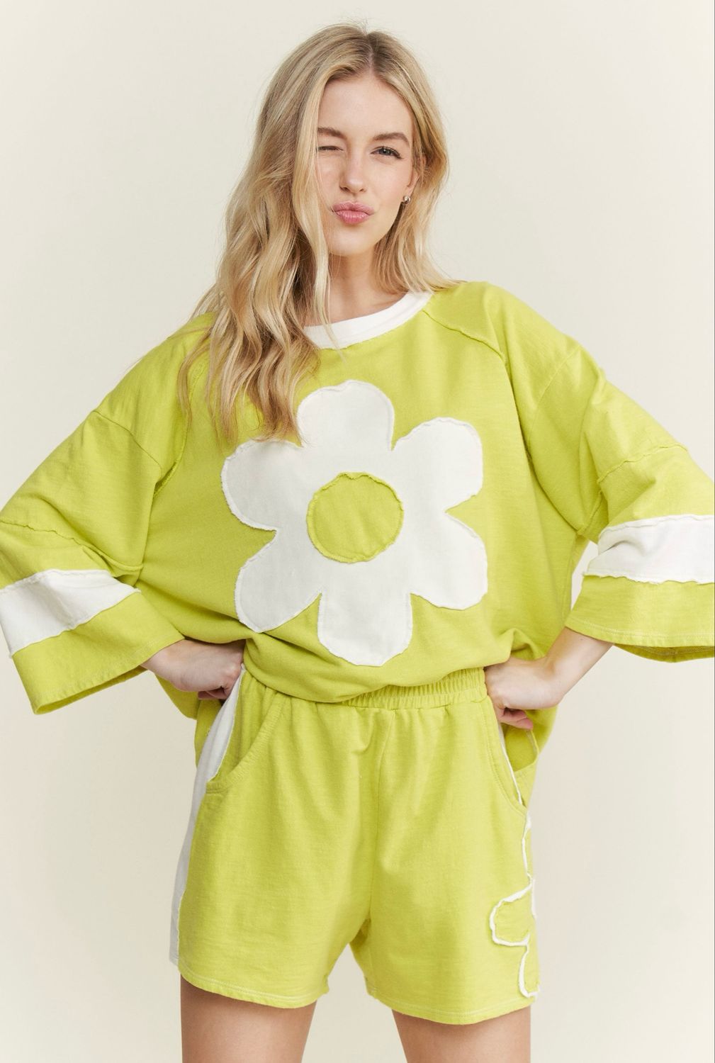 j.HER HT6154P1 Summer Flower Patched Top-Lime