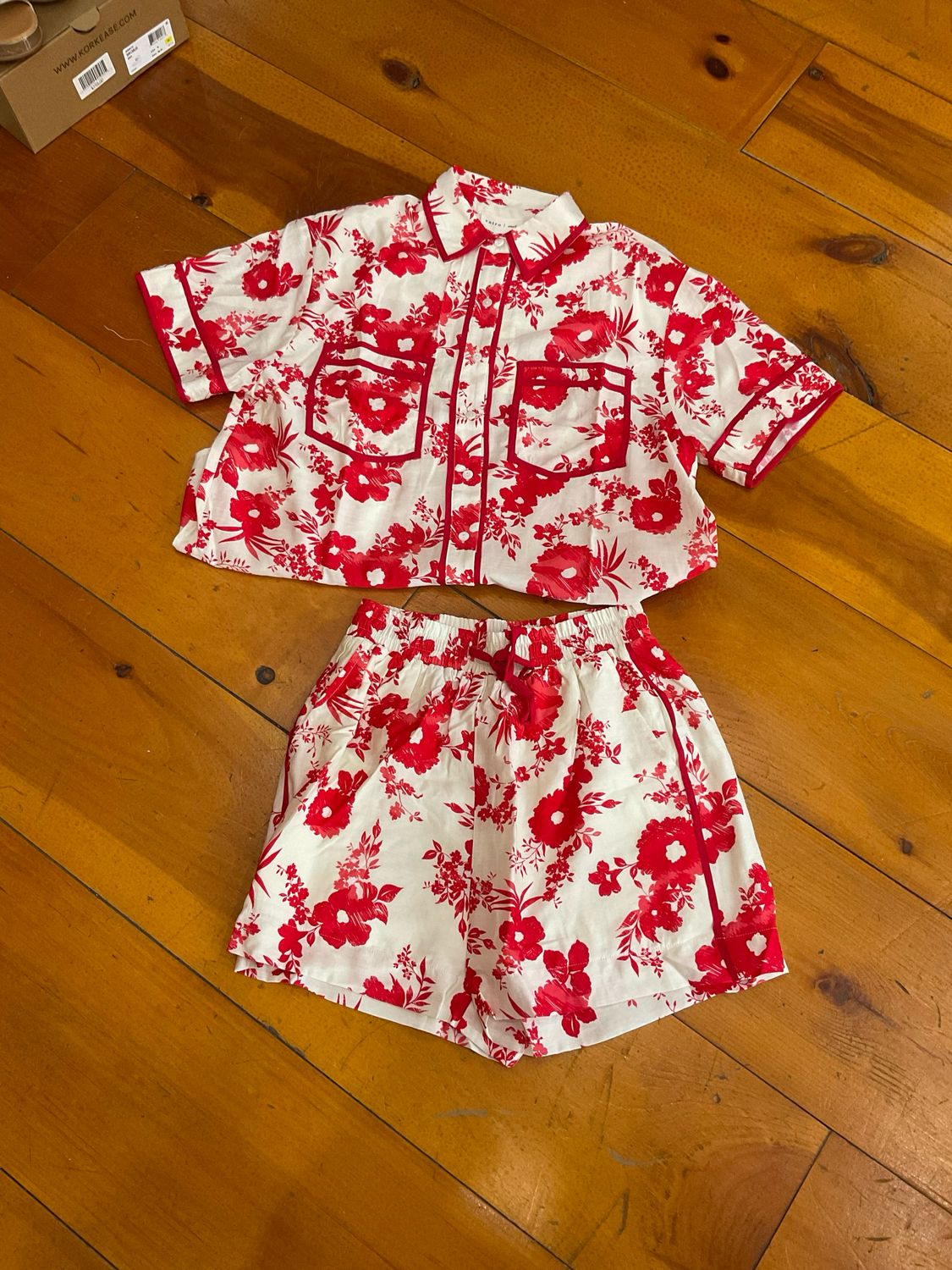 entro P27542 Red Floral Print Short