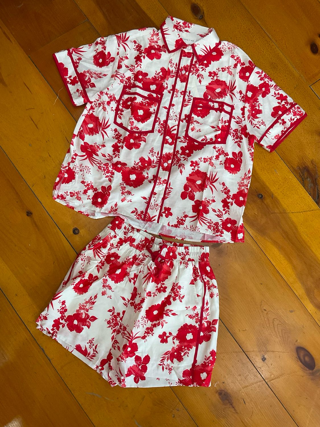 entro T27451 Red Floral Button Front Shirt