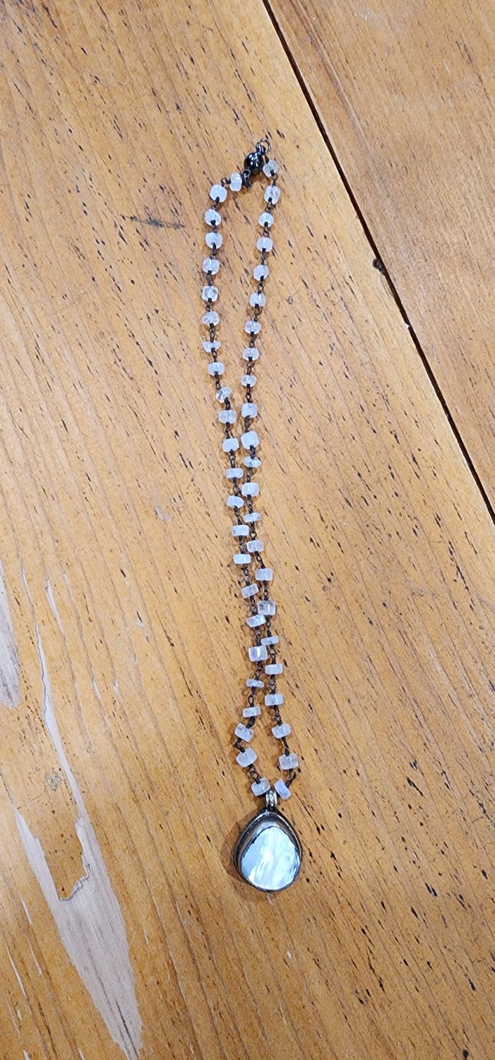 Melania Clara Beaded Mother of Pearl Short Necklace