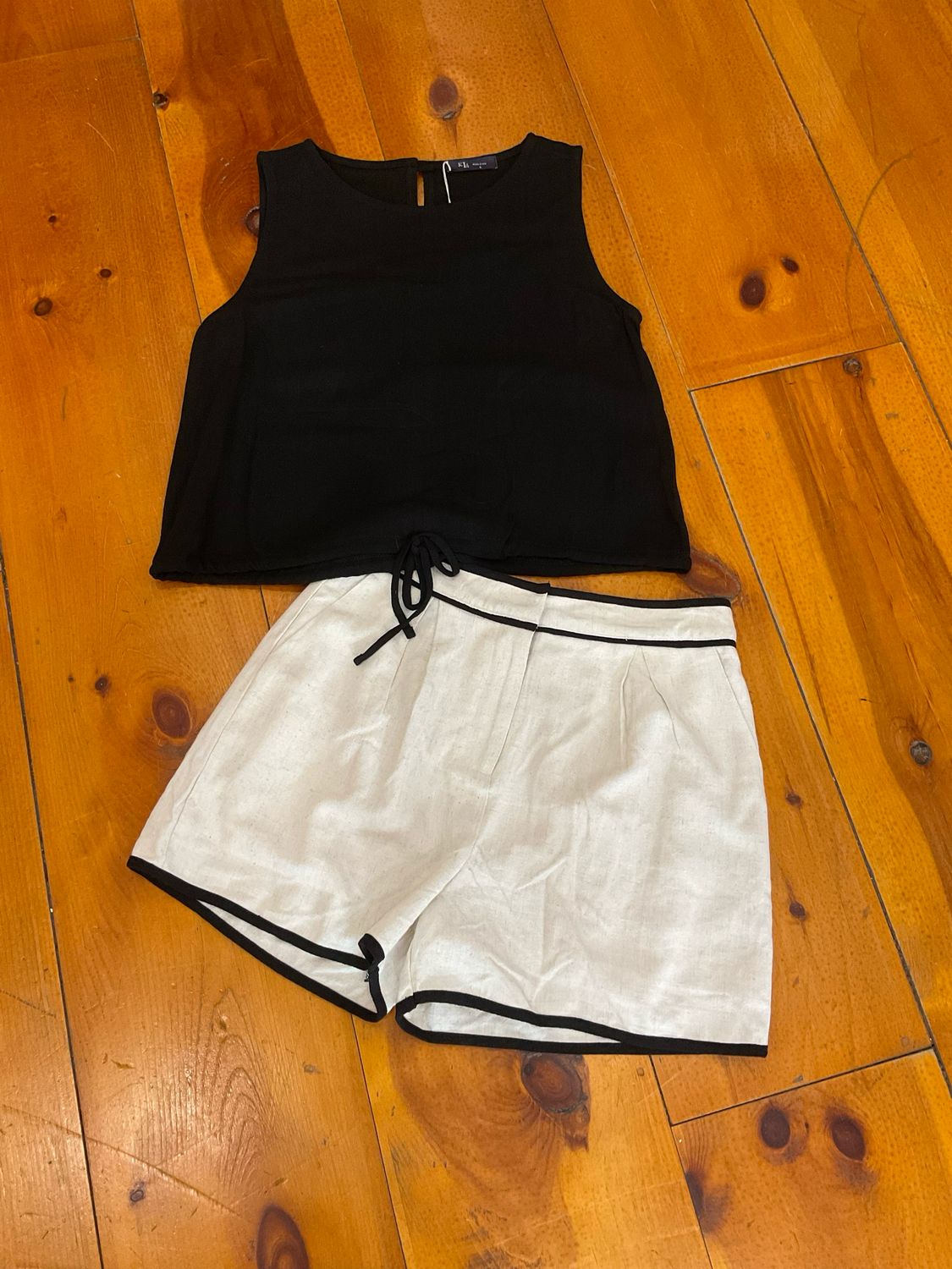 KLd. Signature KD45235 Linen Boxy Top-Black