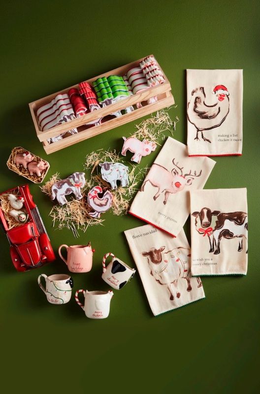 MudPie 42170144 Christmas Farm Animal Towel