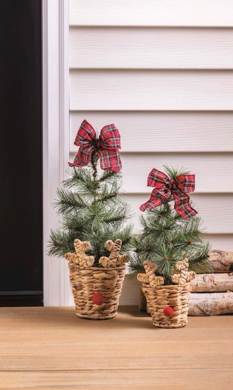 MudPie 40930060 Reindeer Basket Fraser Fir Trees