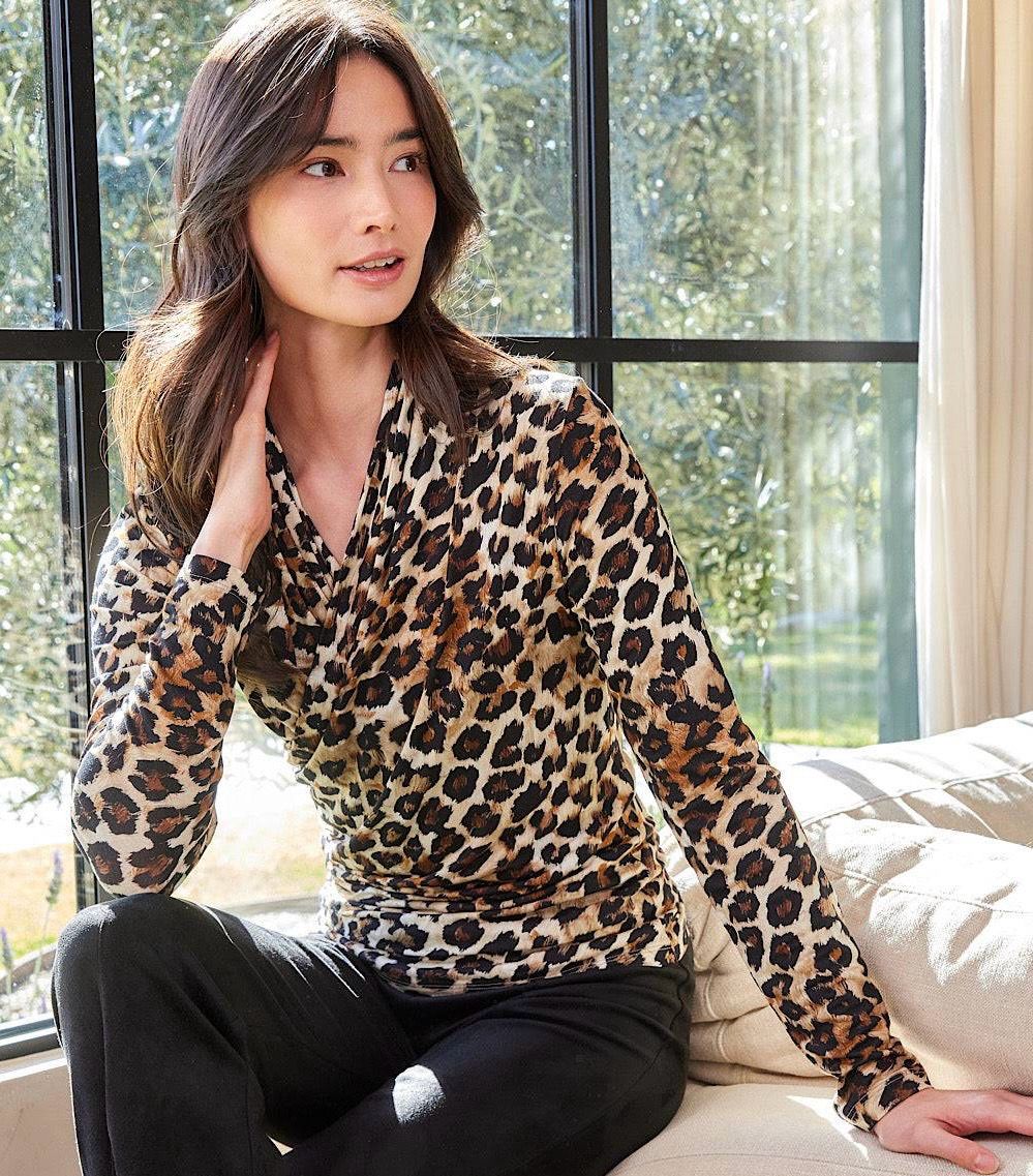 Karen Kane 3L37700 Crossover Side Shirred Top-Leop