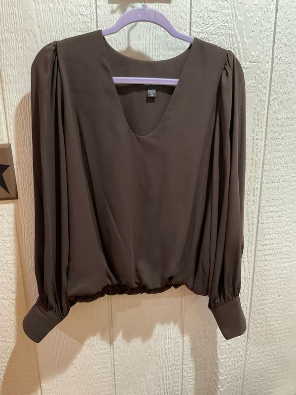 Karen Kane 3L25018 Puff Slv VNeck Top-Brown