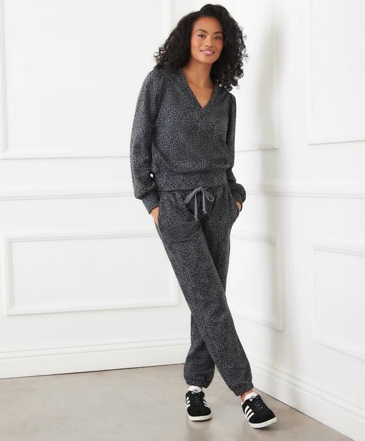 Karen Kane 3L34800 Animal Print VNeck Sweatshirt