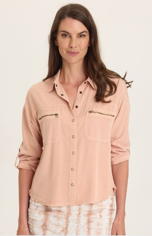 Wearables 14728W Knapp Button Up-CarmelPigment