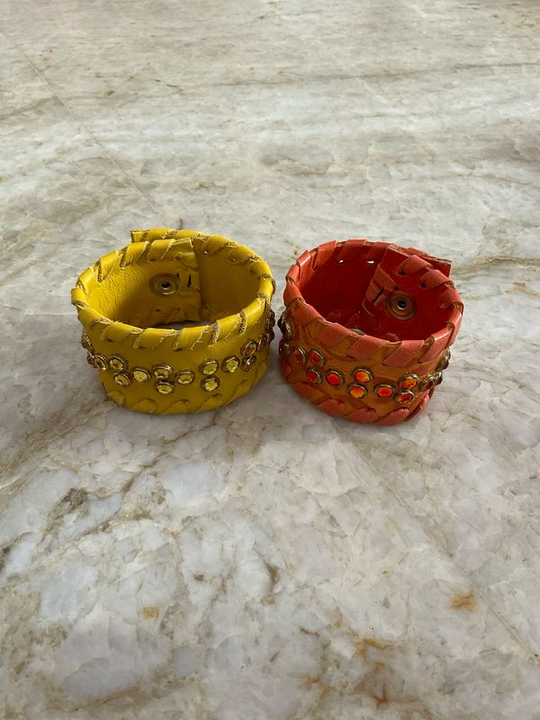 Kurtmen Beaded Plain Cuffs 