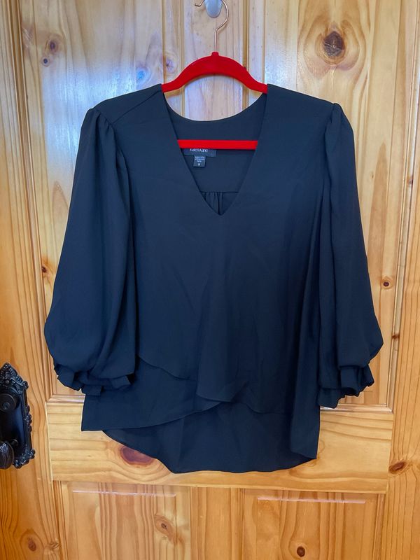 Karen Kane 3L25011 Layered Sleeve Asymm. Top-BK