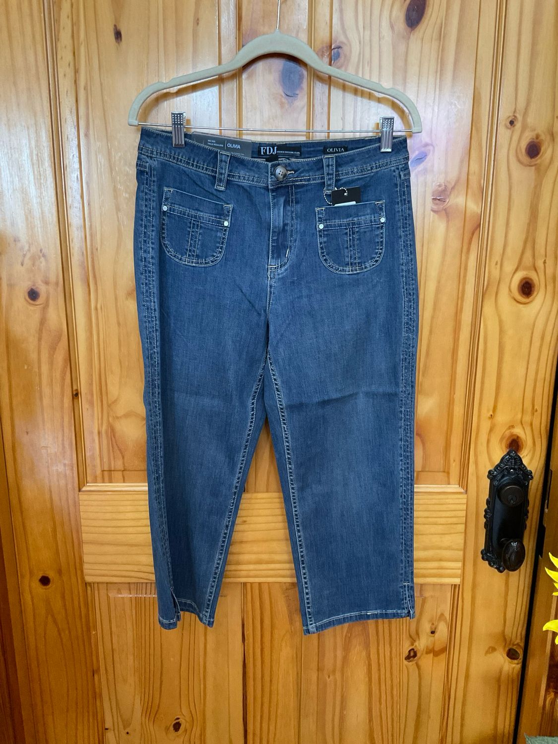 FDJ 2326370 Olivia Capri-Medium Wash