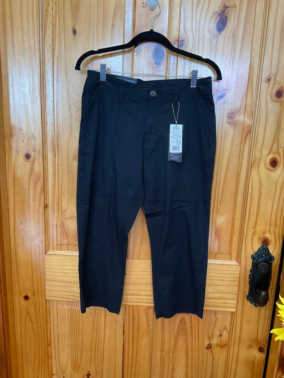 FDJ 5261924 Christina Pintuck Capri-Black