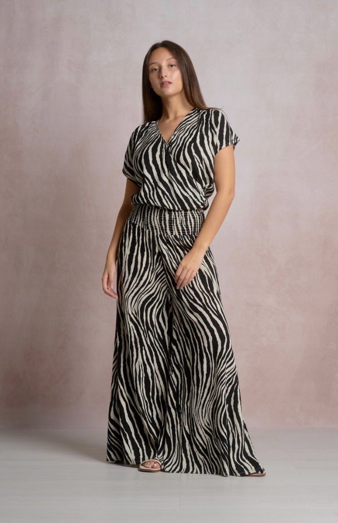 Elan RGP11364 VNeck Crop-Zebra