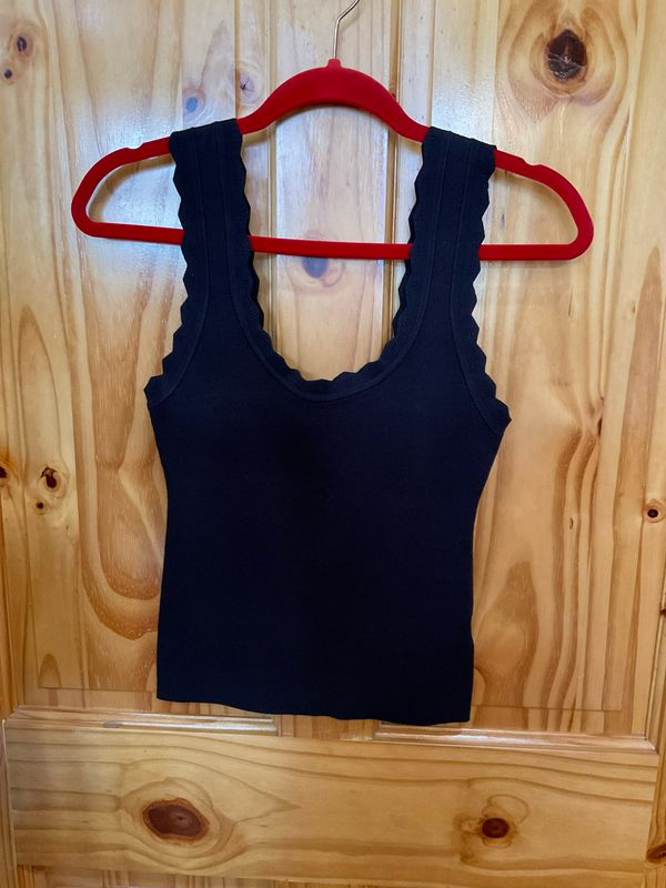 KLd. Signature KD45336 Scallop Rib Tank-Black