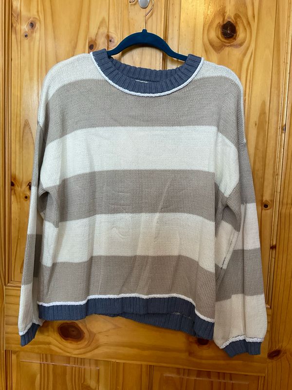KLd. KD45443 Colorblock Striped Sweater
