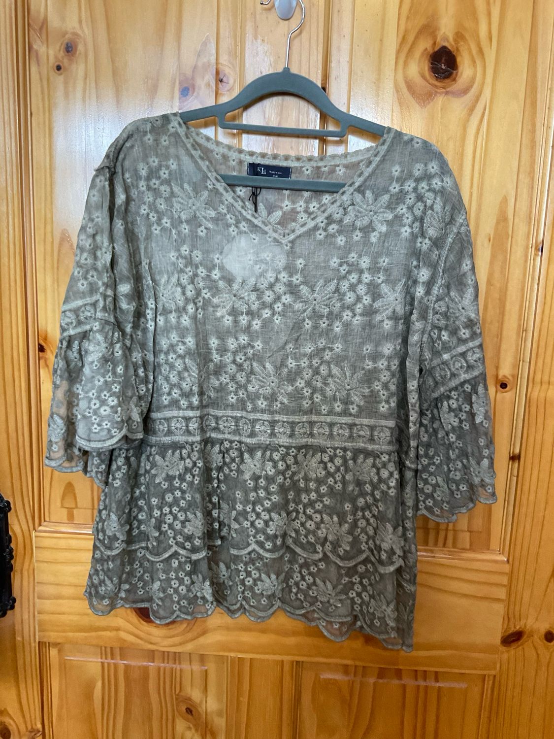 KLd. KD45433 Embroidered Blouse