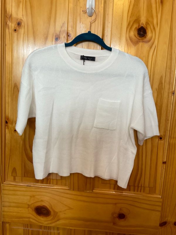 KLd. KD45476 Waffle Knit Top w/Pocket-White