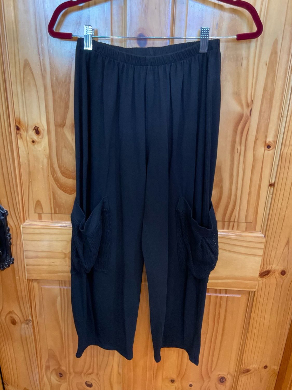 Fenini C46965 Mesh Pocket Crop- Black