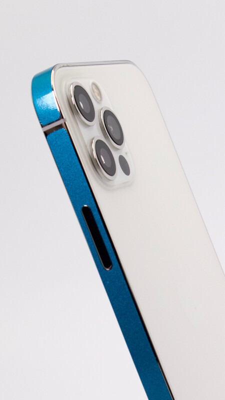 iPhone 12/ 12 Pro Rahmen Folie in der Farbe „Breeze Freeze“ 2er set von FrameWrap in Vielen weiteren Farben erhältlich.