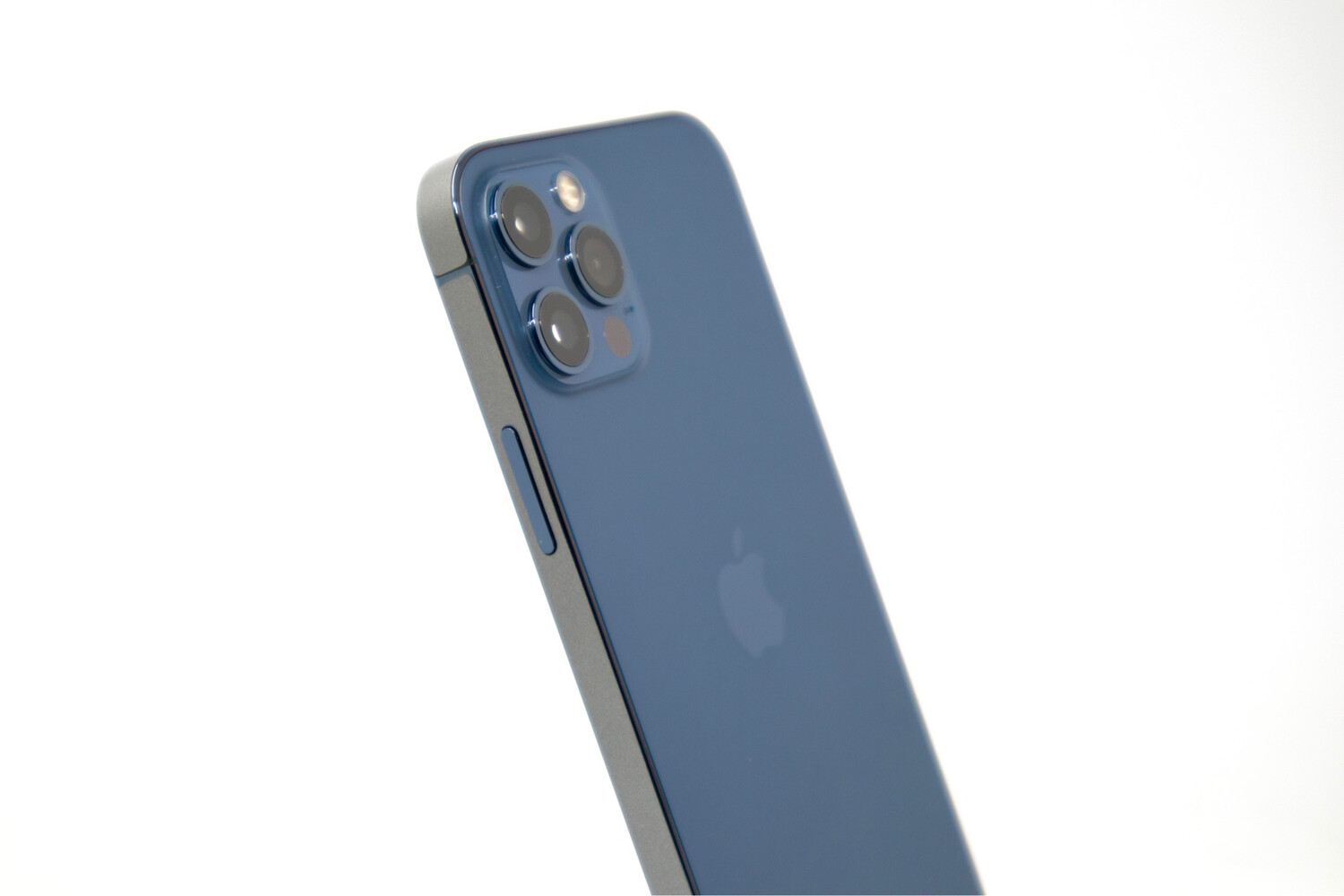 iPhone 12/ 12 Pro Rahmen Folie in der Farbe „Saint Gray“ von FrameWrap in Vielen weiteren Farben erhältlich.