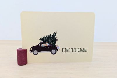 Fijne feestdagen - Auto met kerstboom