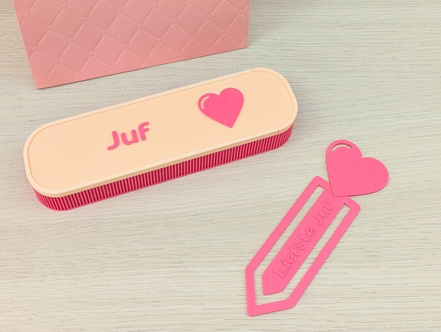 Cadeauset juf: pennendoos + boekenlegger