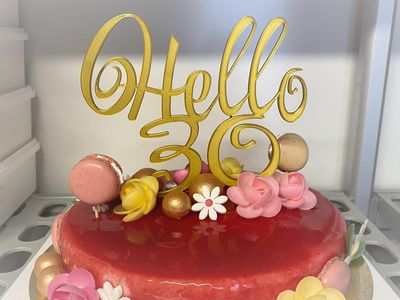 Taarttopper 'Hello' - met leeftijd/jaartal