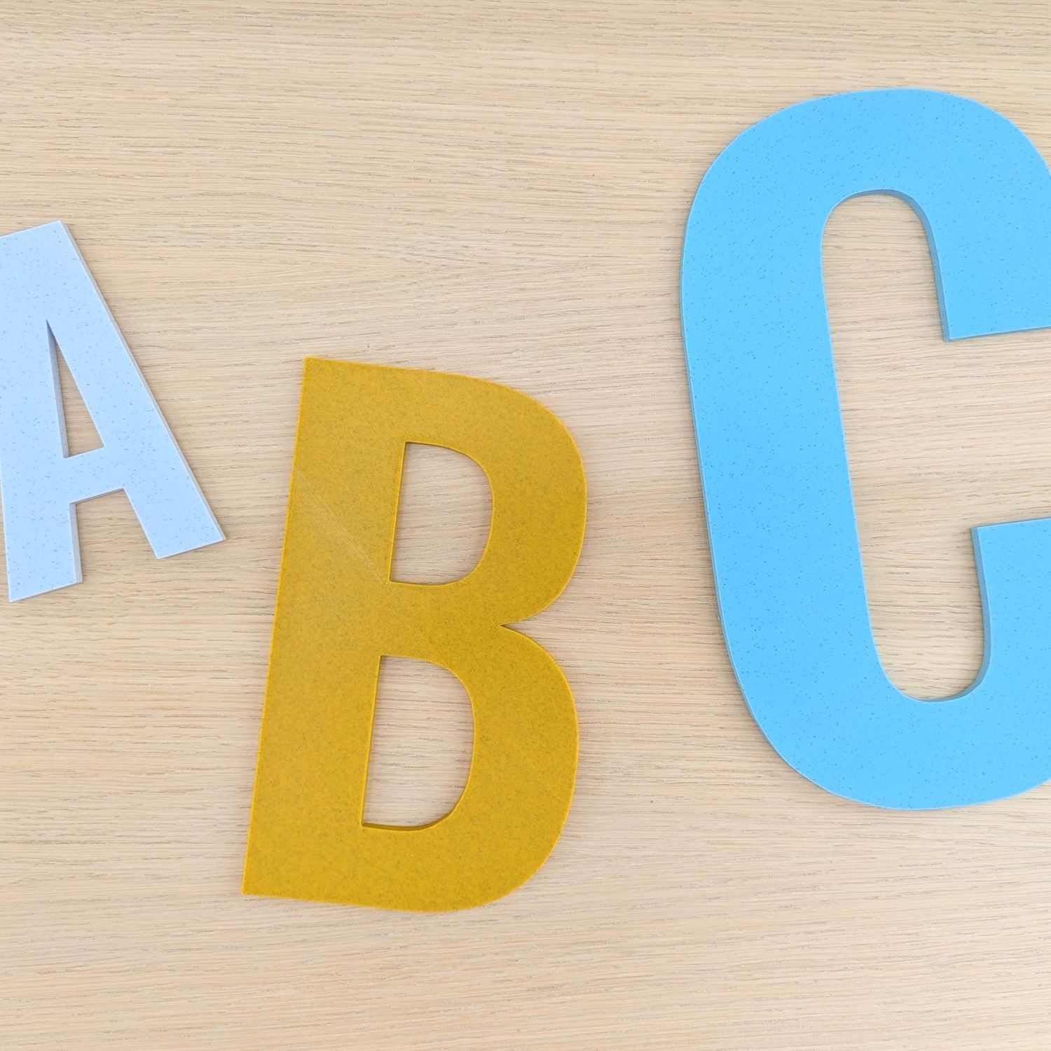 Letters voor aan de muur