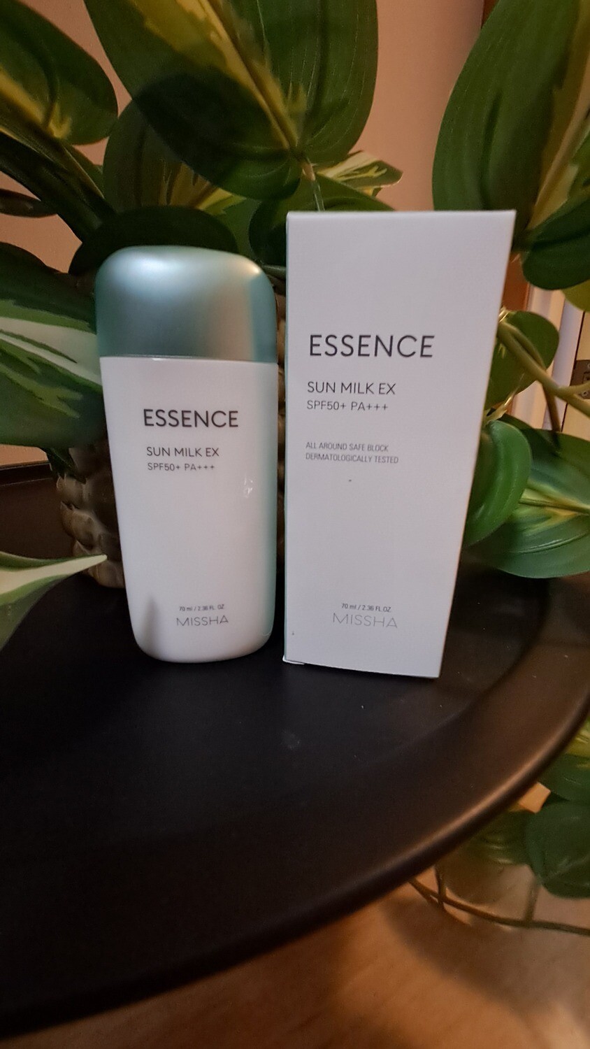 MISSH SUN ESSENCE SPF50+ PA ++++
60ml (BBD AUG 23,2026)