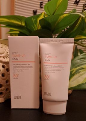 Tenzero Daily Tone Up Sunscreen SPF50+ PA +++ Exp 06,08,2026