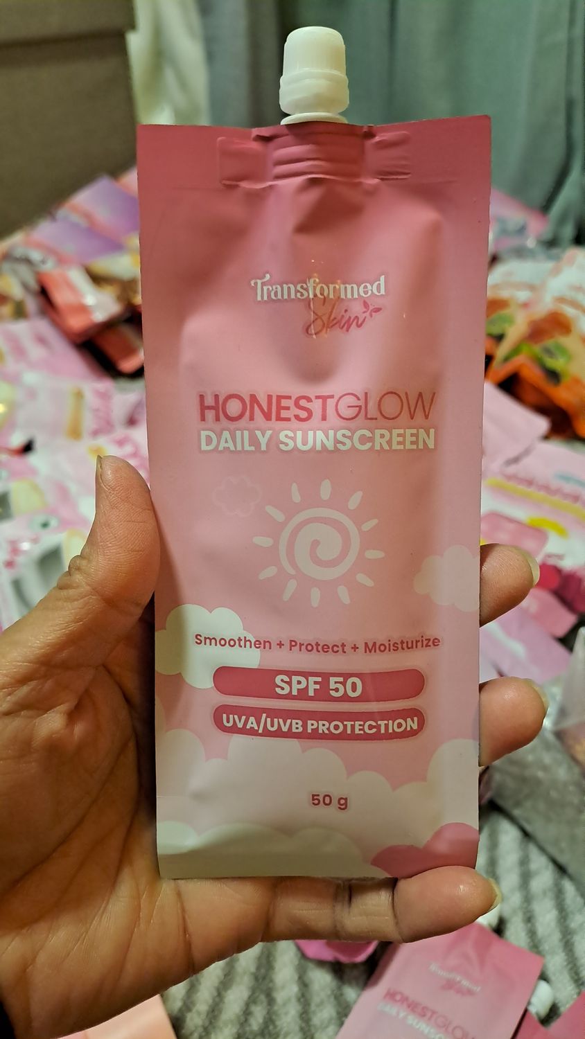 HONEST GLOW DAILY SUNSCREEN SPF50 EXP NOV 12,2026