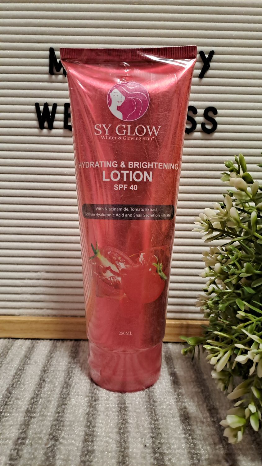 SY GLOW HYDRATING &amp; BRIGHTENING LOTION SPF40 250ML