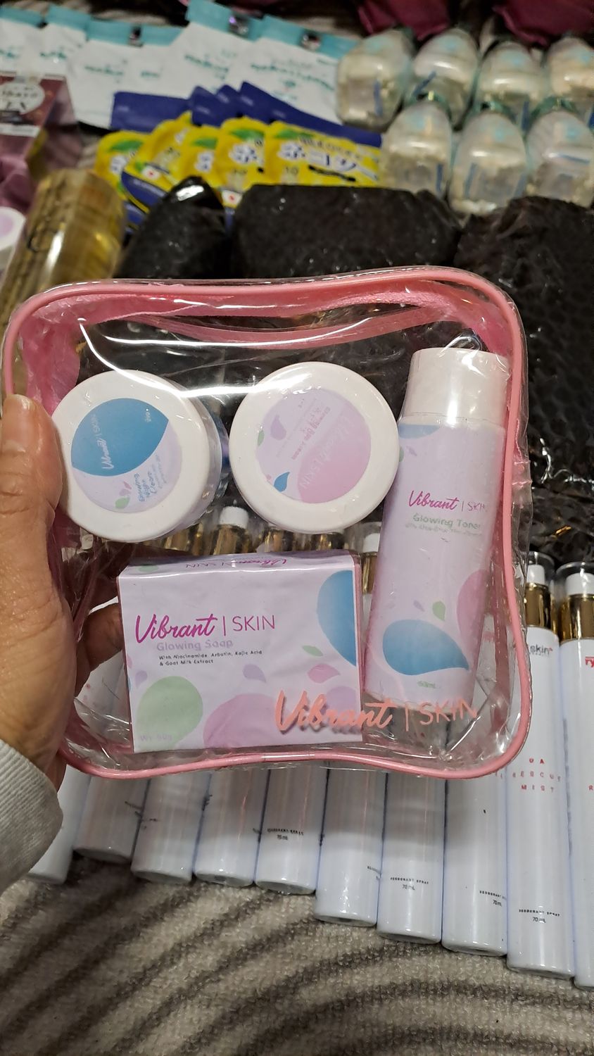 Vibrant Glowing Set ( BBD JUNE 2027) Vibrant Glowing Set ( BBD JUNE 2027)