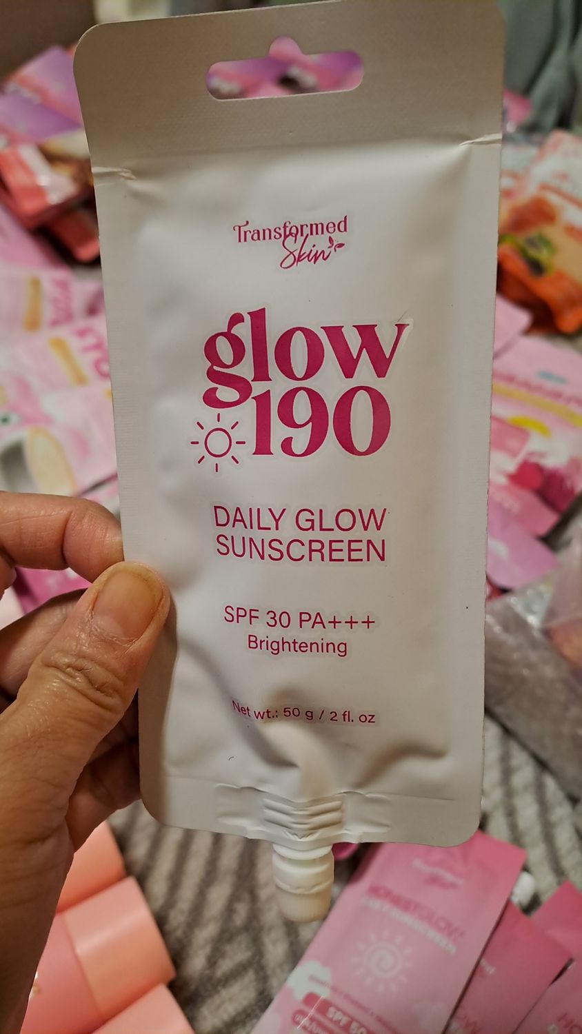 HONEST GLOW DAILY SUNSCREEN SPF30 PA+++ EXP MAY 30,2026