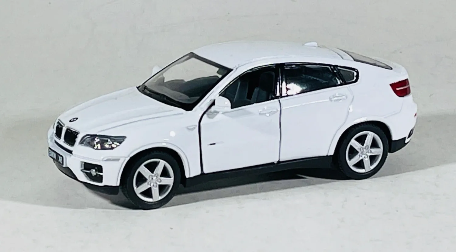 KINSMART BMW X6 1:38 white