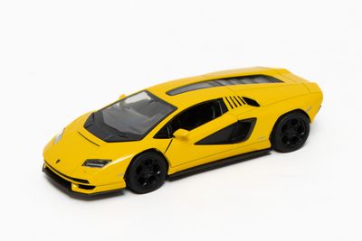 KINSMART Lamborghini Countach LPI 800-4 1:38 yellow