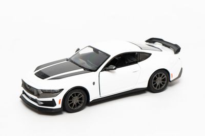 KINSMART 2024 Ford Mustang Dark Horse 1:38 white