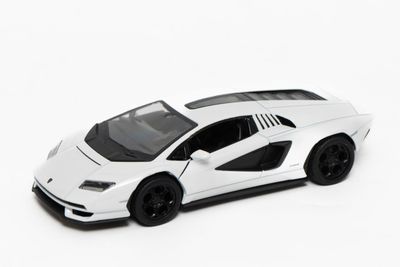 KINSMART Lamborghini Countach LPI 800-4 1:38 white
