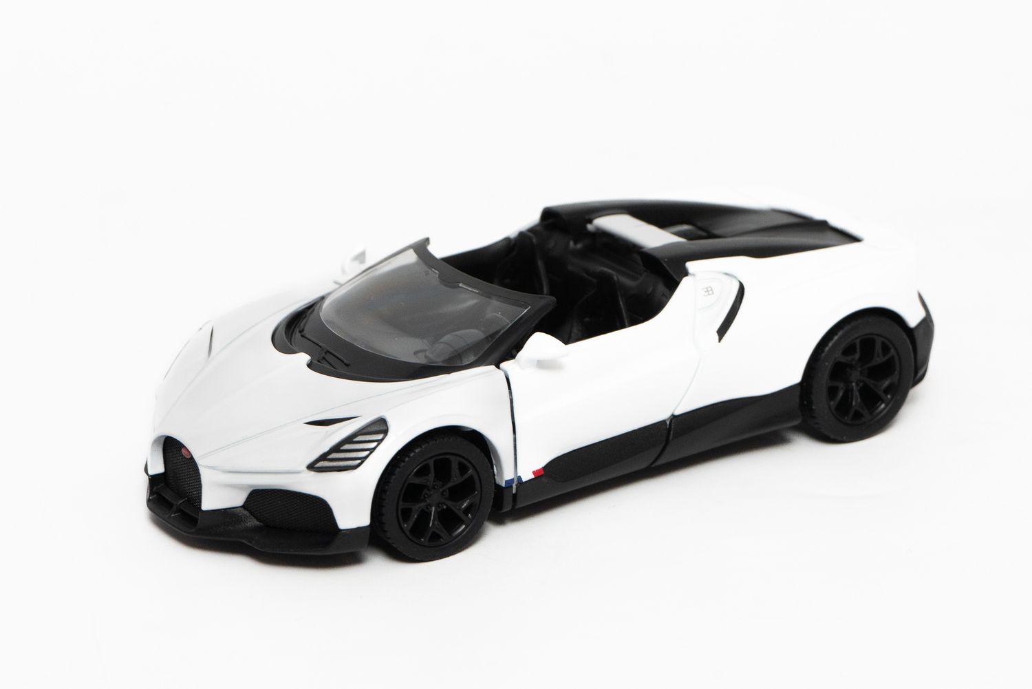 KINSMART Bugatti Mistral 1:36 White