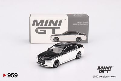 1:64 BMW i7 xDrive60, Alpine White/Black Sapphire, 2024 (LHD) - MINI GT