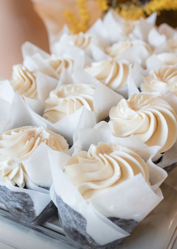 4 Pack Large Vanilla Chiffon With Pumpkin Pie Filling And Pumpkin Whip