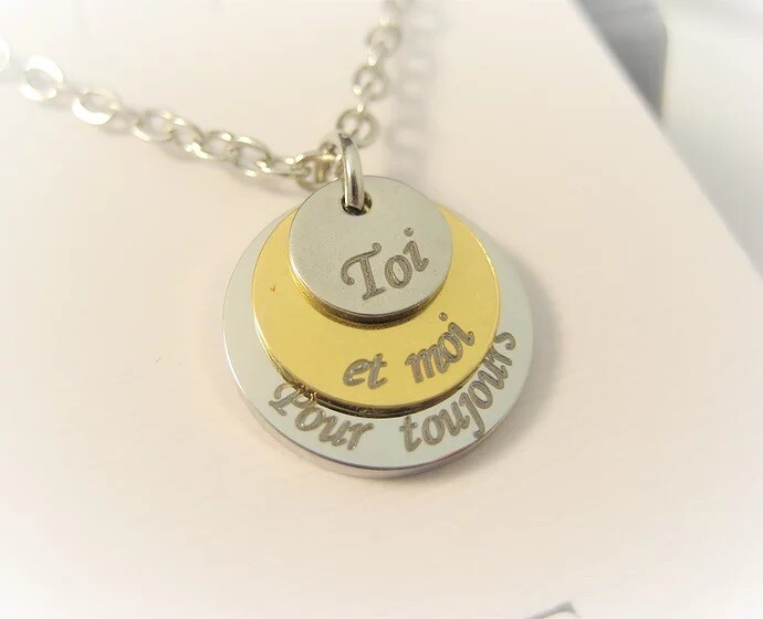 Tri-medallion trendy personalized pendant necklace