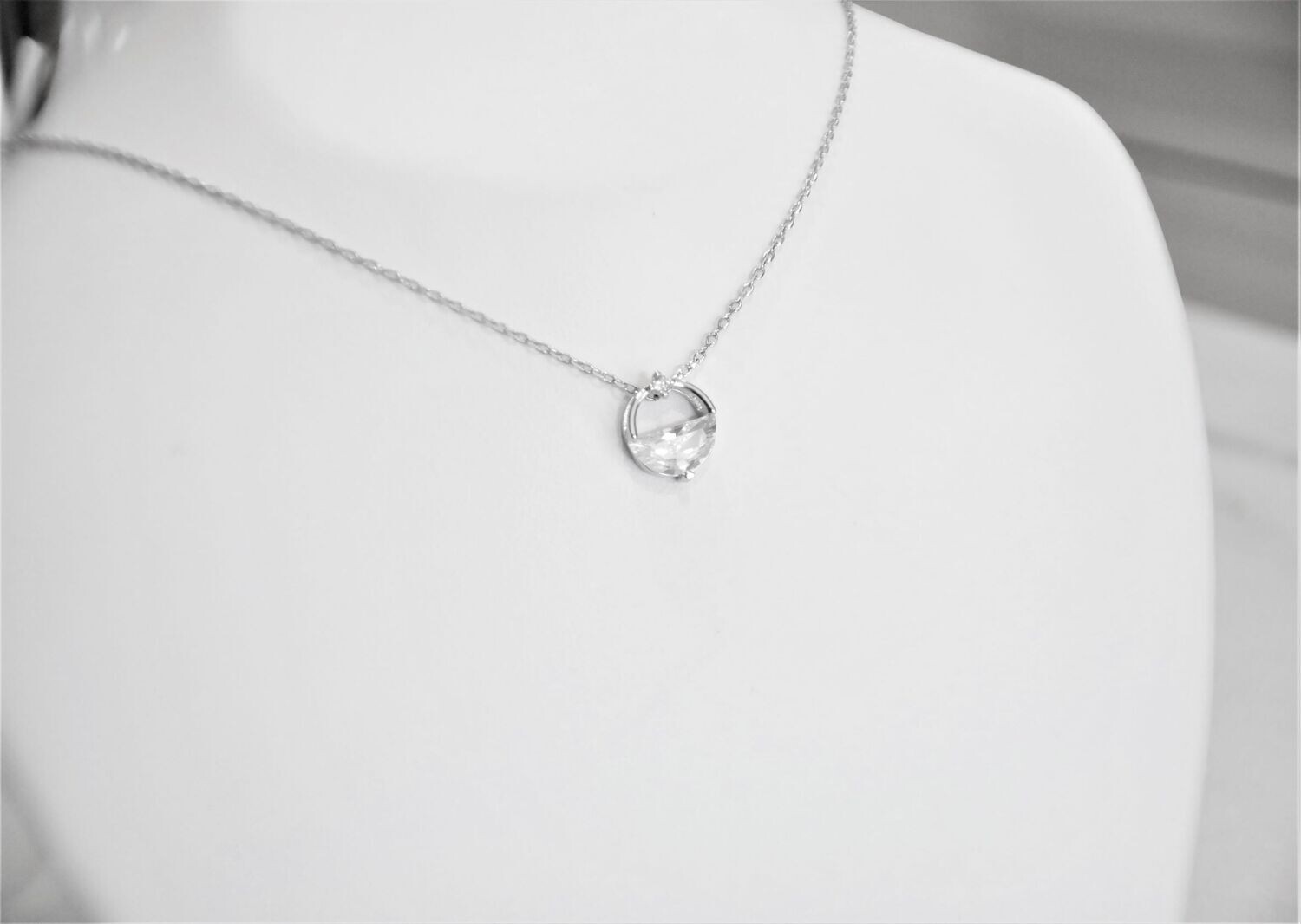 Beautiful trendy 925 sterling silver crystal pendant necklace