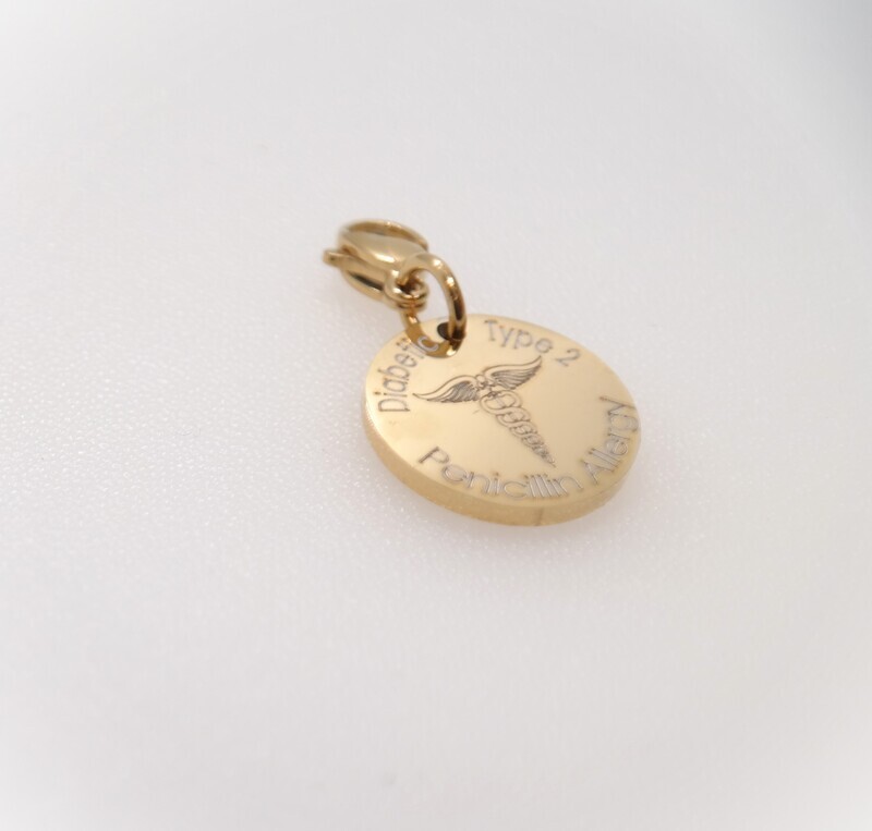 New concept of personalized medical medal! Versatile, elegant and refined. It can become your bracelet or your original chain pendant according to the mood of the moment!