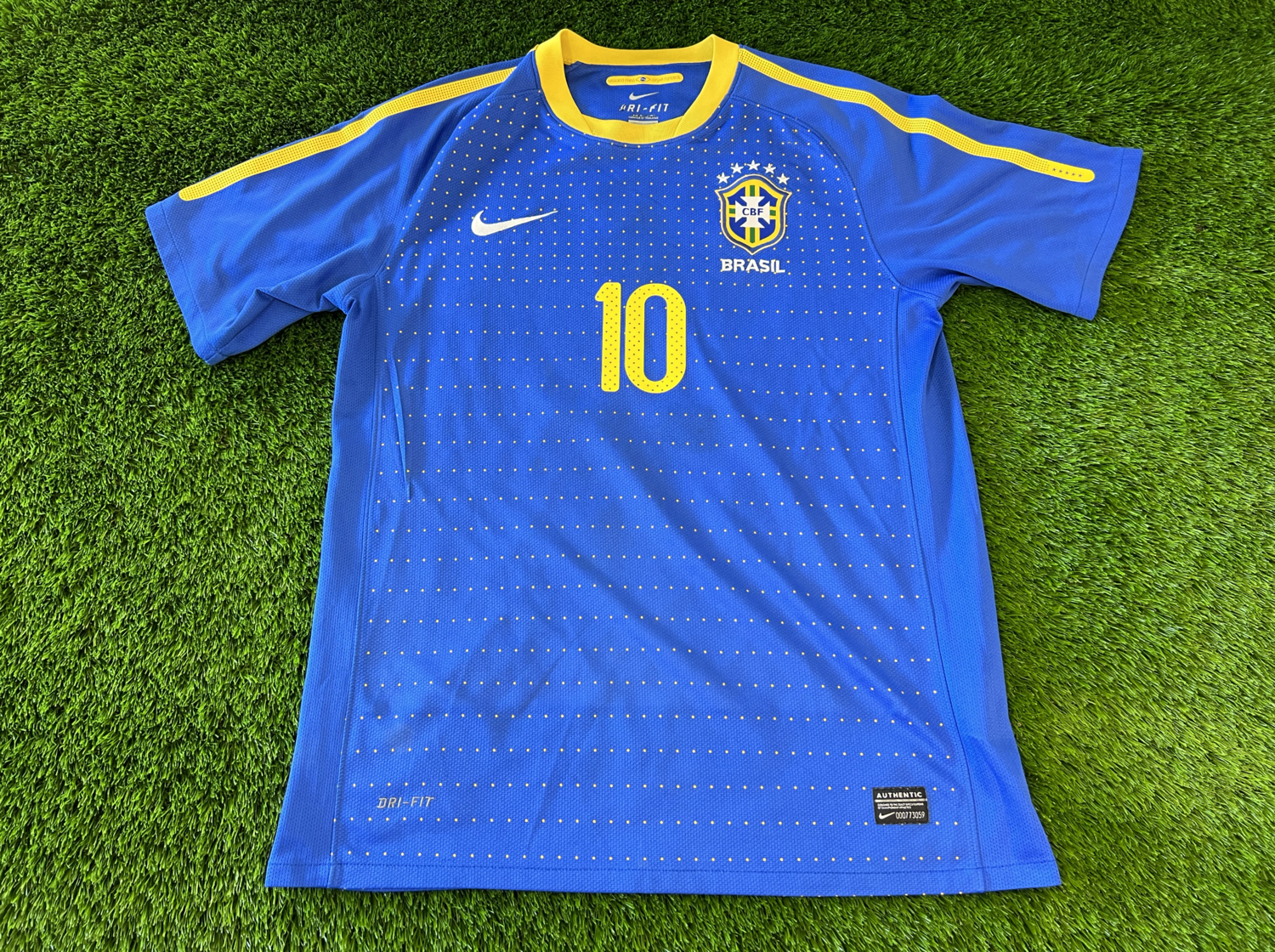 נבחרת ברזיל מדי חוץ 2010-2011 #10 קאקא